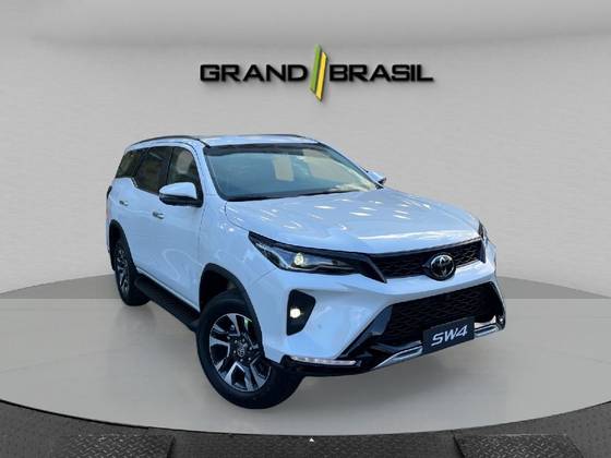 TOYOTA HILUX SW4 2.8 D-4D TURBO DIESEL SRX PLATINUM 7L 4X4 AUTOMÁTICO